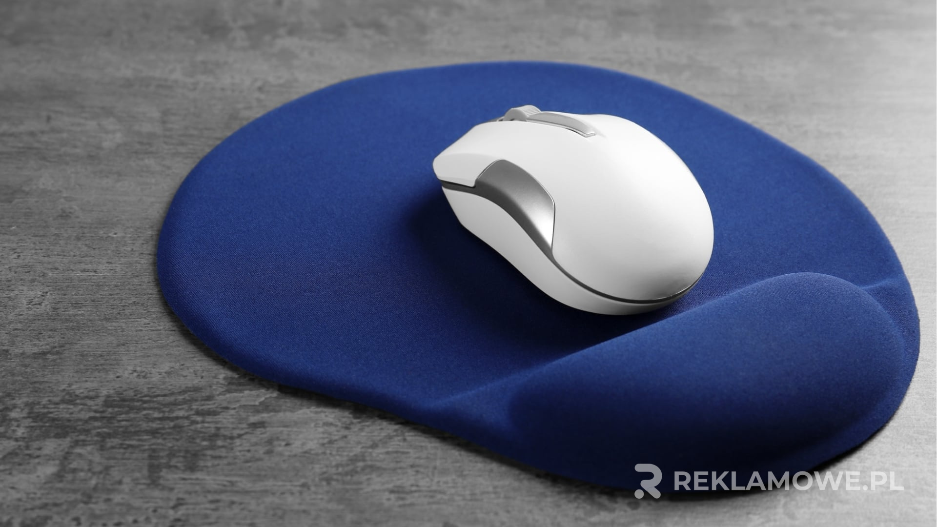 Przyszłość podkładek reklamowych – jakie innowacje nas czekają? Nowoczesne innowacje w podkładkach reklamowych